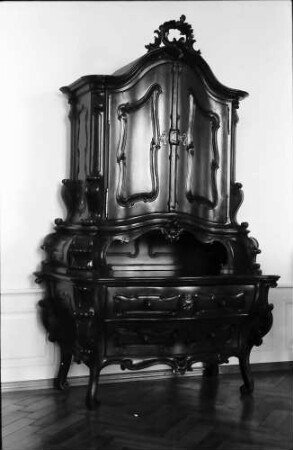 Meersburg: Barockschrank im Schloss
