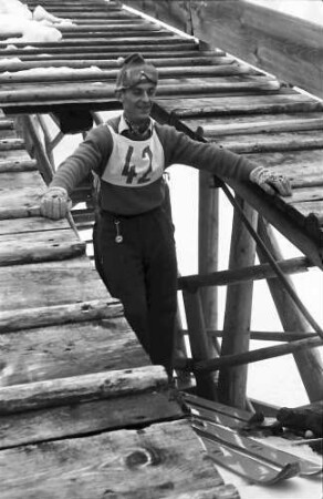 Feldberg: Internationales Skispringen; Harry Glass (Ostdeutschland) am Sprungturm