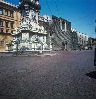 Gesù Nuovo — Südfassade