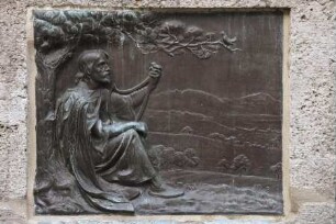 Bismarck-Brunnen — Relief
