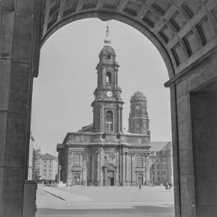 Kreuzkirche : Dresden-Altstadt. Kreuzkirche. Blick über den Altmarkt