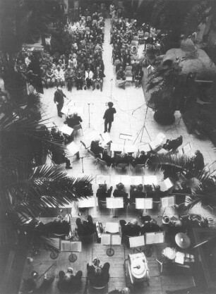 Bremen. Überseehafen. Hafenkonzert. Blick in einen Lichthof des Bremer Überseemuseums