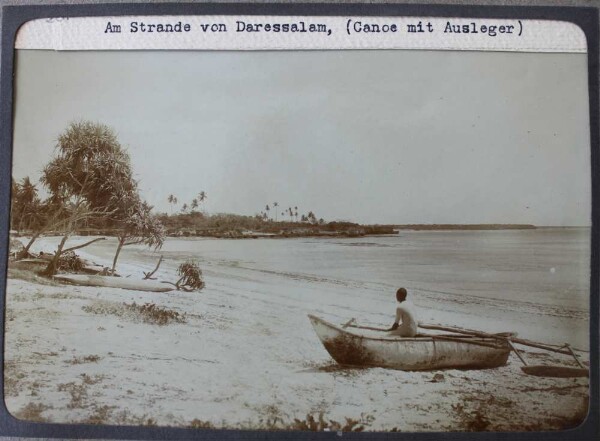 On the beach of Dar es Salaam, (Canoe with outrigger)