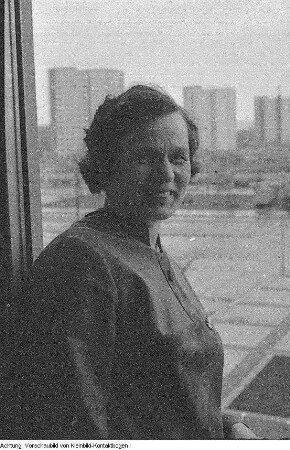 Verschiedene Veranstaltungen des Demokratischen Frauenbundes Deutschlands (DFD), Verleihung der Goldenen Nadel an Naumann, Salatzubereitungskurse, u.a., November 1964 & Bezirksdelegierten-Konferenz des Demokratischen Frauenbundes Deutschlands (DFD), April 1969