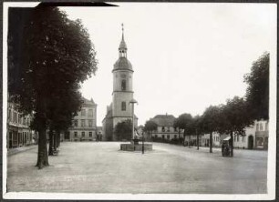 Triptis. Marktplatz mit Blick auf Stadtkirche St. Marien