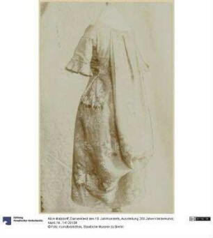 Damenkleid des 18. Jahrhunderts, Ausstellung 200 Jahre Kleiderkunst