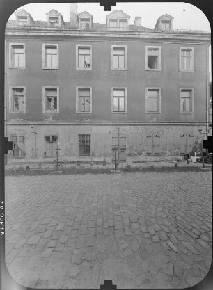 Dresden-Neustadt, Friedrich-Engels-Straße (Königstraße) 5. Wohnhaus (nach 1732) mit ehem. Fotokopier-, Reproduktions- und Lichtpausanstalt. Straßenfront (Teilansicht, Wallgäßchen)