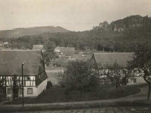 Jonsdorf : Wohnhaus, im Hintergrund der Jonsberg