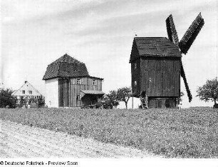 Mühlengehöft und Bockwindmühle : Gallschütz-Strocken (bei Mügeln). Mühlengehöft und Bockwindmühle