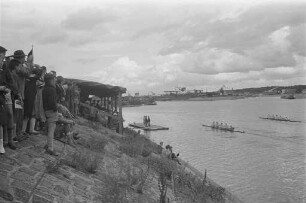 Austragung der Jungruder-Erstbestenkämpfe im Stichkanal des Rheinhafens.