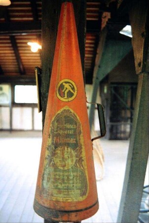 technisches Museum Neue Hütte: alter Feuerlöscher (Tütenform)