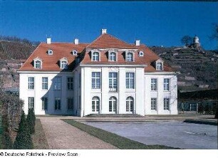 Jacobstein : Weingut "Wackerbarths Ruhe". Blick gegen Schloß (1728-1729; J. C. Knöffel) und Jacobstein (1743)