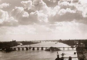 Blick von Hohenzollernbrücke / Behelfsbrücke nach Deutz