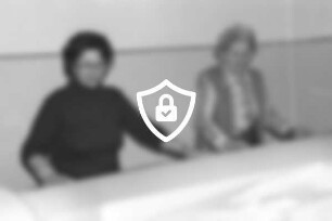 Wentorf/Kreis Herzogtum Lauenberg (Reinbeker Weg 22): Heißmangel: Inhaberin [Name maskiert] und Mitarbeiterin [Name maskiert]