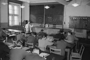 Schüler während des Unterrichtes an der Arbeiter-und-Bauern-Fakultät (ABF) in Leipzig