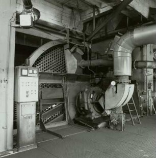 VE Braunkohlenkombinat Senftenberg, Brikettfabrik Sonne (I 1952-1954, II 1961-1962). Abschnitt Trocknung / Trockenkohlebehandlung. Aufgabeseite eines Röhrentrockners : Freienhufen. VE Braunkohlenkombinat Senftenberg, Brikettfabrik Sonne (I 1952-1954, II 1961-1962). Abschnitt Trocknung / Trockenkohlebehandlung. Aufgabeseite eines Röhrentrockners