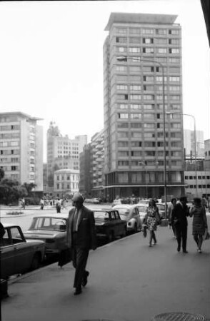 Bukarest: Hochhaus, Straße B. Decembrie