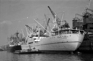 Bremen: Kräne und Schiffe, Überseehafen