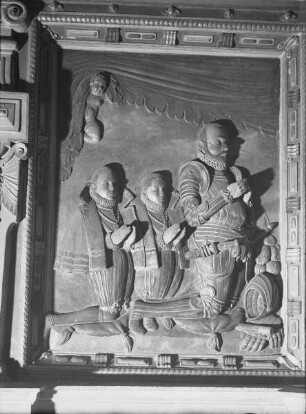 Linker Flügel des Altars mit dem Stifter Graf Lynar und seinen beiden Söhnen