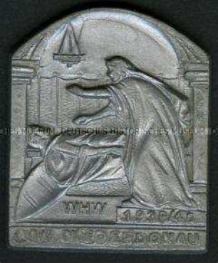 WHW-Abzeichen, Nibelungensage: Krimhild an Siegfrieds Bahre, Straßensammlung im Gau 20 Niederdonau von Januar 1940
