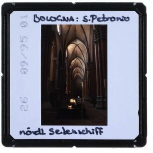 Bologna, S. Petronio : Innenansicht, nördliches Seitenschiff
