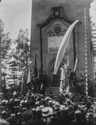 Friedrich-August-Turm : Feier zum 50jährigen Jubiläum der Eröffnung des Friedrich-August-Turmes auf dem Rochlitzer Berg.