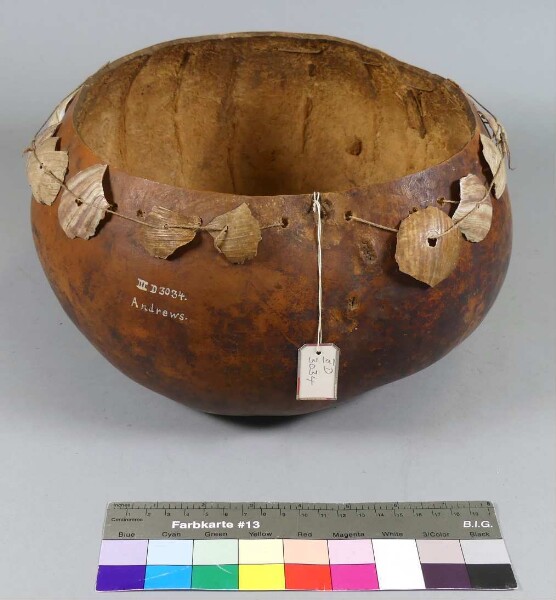 Resonance calabash of a lamellophone (?)