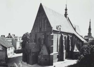 Frankenstein, Pfarrkirche : Frankenstein (Zabkowice Slaski/Polen). Katholische Pfarrkirche. Ansicht von Südwesten