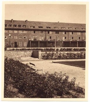 Marktplatz, Hindenburg: Marktplatz, im Hintergrund Gärten des Kamellianer-Ordens