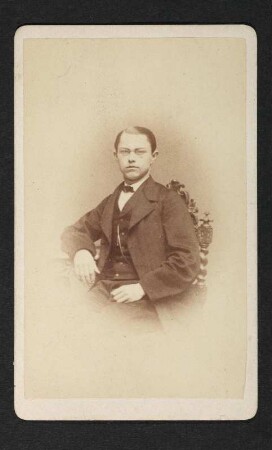 Porträt Oskar Lehmann : Foto-/Bildersammlung Stenografische Sammlung. Porträt Oskar Lehmann. Photographie. Carte de visite (1865/1867; H. Schmid). Dresden: SLUB P a 0382