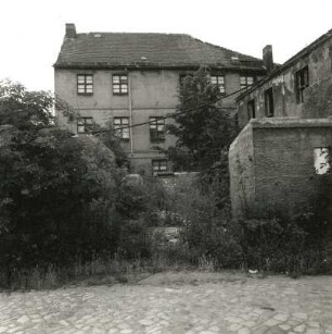 Cottbus, Thälmannplatz 43/44. Wohnhäuser (Tuchmacherhäuser, ruinös, 17. Jh.). Hofansicht