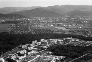 Freiburg: Siedlungsgebiet Landwasser, von Westen, mit Freiburger Bucht