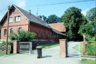 Winkelhof in der Ortsstraße; Backsteinbau