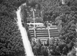 Dresden-Neustadt, Marienallee. Sowjetischer Ehrenfriedhof (angelegt 1945). Luftbild-Schrägaufnahme nach Südsüdosten