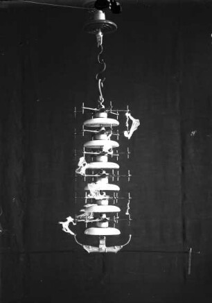 Radebeul-Kötzschenbroda. Elektroarmaturenwerk JWH. Freileitungstechnik. Kleinarmaturen. Isolatorenkette mit Klemme