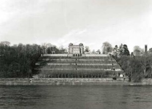Dresden-Loschwitz, Bautzner Straße 132. Villa Stockhausen (1850/1853; A. H. Lohse). Ansicht von Süden über die Elbe