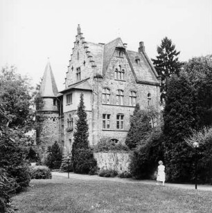 Kath. Pfarrhaus, Stadtmauer und Pfarrgarten; Villmar, Peter-Paul-Straße 3, Peter-Paul-Straße