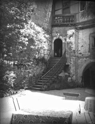 Könitz (Thüringen), Schloss Könitz, Treppenaufgang im Hof, heute Pflegeheim