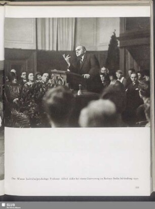 Der Wiener Individualpsychologe Professor Alfred Adler bei einem Gastvortrag im Rathaus Berlin-Schöneberg 1930
