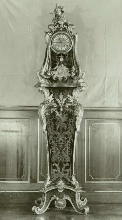 Boulle-Uhr: (Boulle, Andre Charles 1642-1732). Moritzburg/Dresden: Barockmuseum (ehem. Jagdschloß). Raum 12.