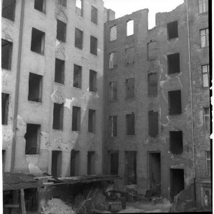 Negativ: Ruine, Dennewitzstraße 30, 1953