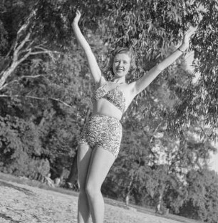 Frau im Bikini