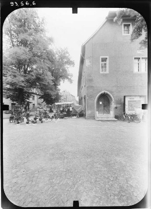 Bad Tennstedt, Markt 1. Rathaus (1598, Erweiterung 1806, Umbau 1925). Seitenfront mit Portal