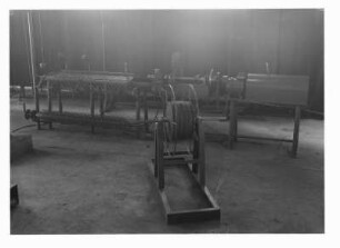Industrie-Kraftwerk. Maschine zum Flechten von Maschendraht : Lauta (Niederlausitz). Industrie-Kraftwerk. Maschine zum Flechten von Maschendraht