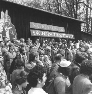 Eröffnung des Nationalparkes Sächsische Schweiz auf der Wildwiese. Sächsischer Bergsteigerchor "Kurt Schlosser", Chor des Sächsischen Bergsteiger-Bundes "Die Bergfinken" und Sebnitzer Bergsteigerchor
