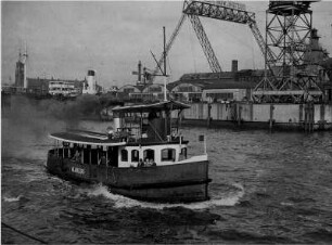 Freie und Hansestadt Hamburg. Hafen. Eine Barkasse bei der Hafenrundfahrt