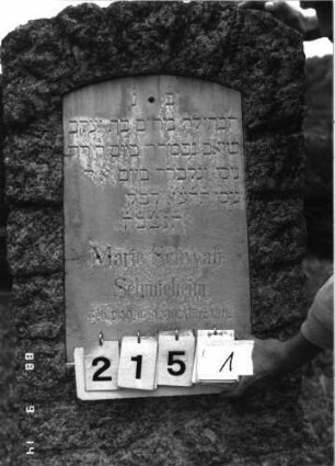 Grabstein 2151 (Index: 100097132) Maße HxBxT: 130x60x29 cm: Grabstein 2151 (Detailaufnahme)