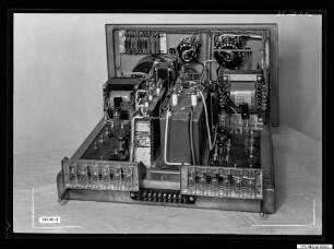 Einschub eines nicht näher bezeichneten Geräts, Bild 8, Foto 1961