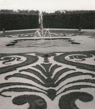 Hannover-Herrenhausen, Großer Garten, Broderie-Parterre mit Wasserbecken und Heckenwand