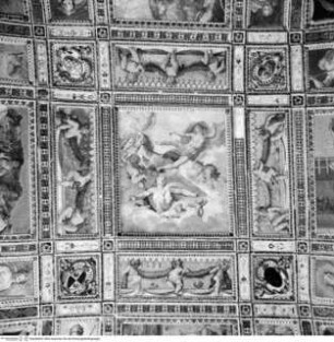Sturz des Phaeton, Darstellungen von Göttern und Stuckdekoration
